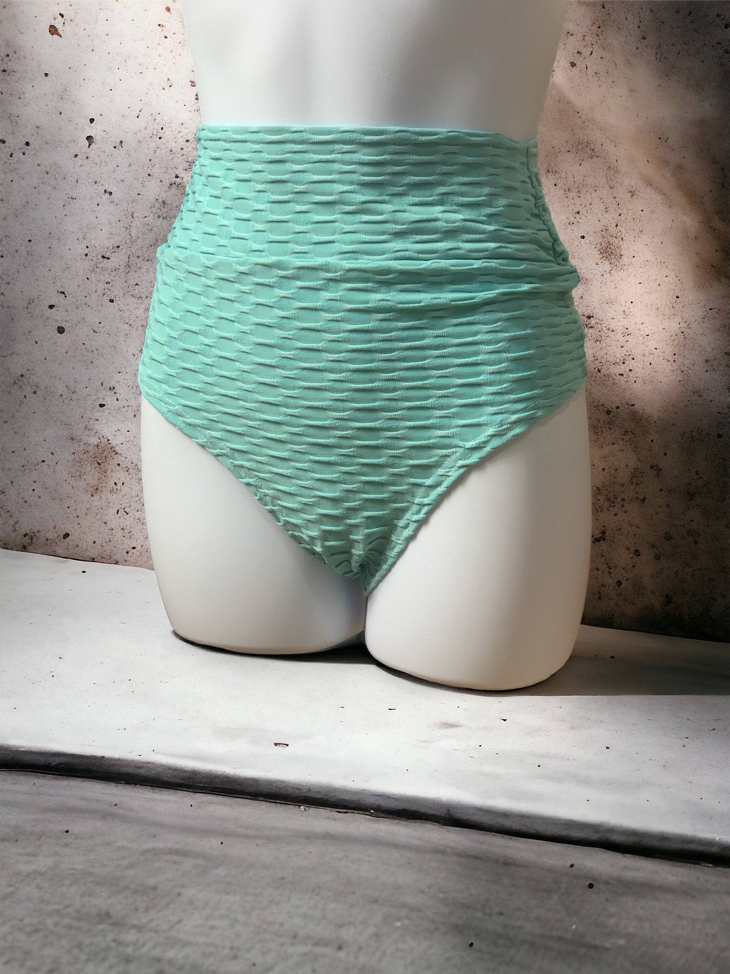 Scrunch bum pole shorts