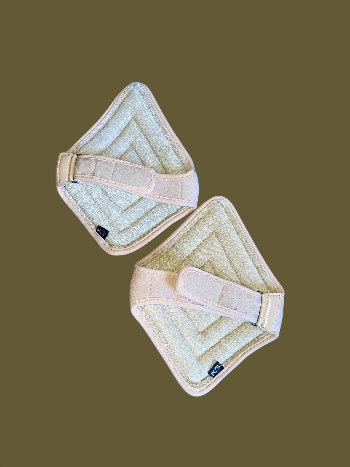 Diamond shaped knee pads