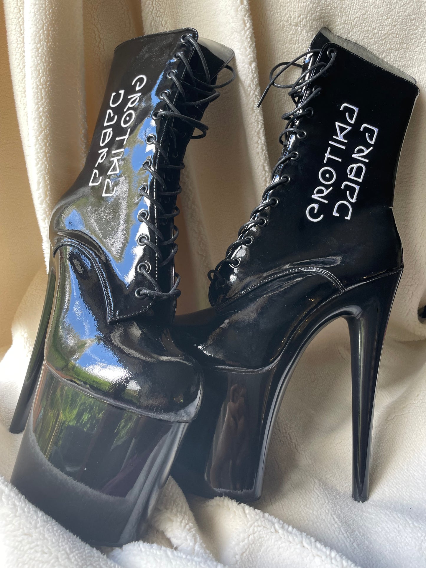 Erotika Dabra embroidery 8 inch boots